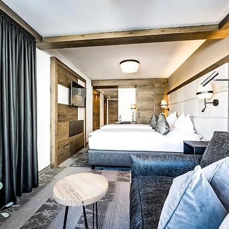 Hotel Edelweiss & Gurgl 4*